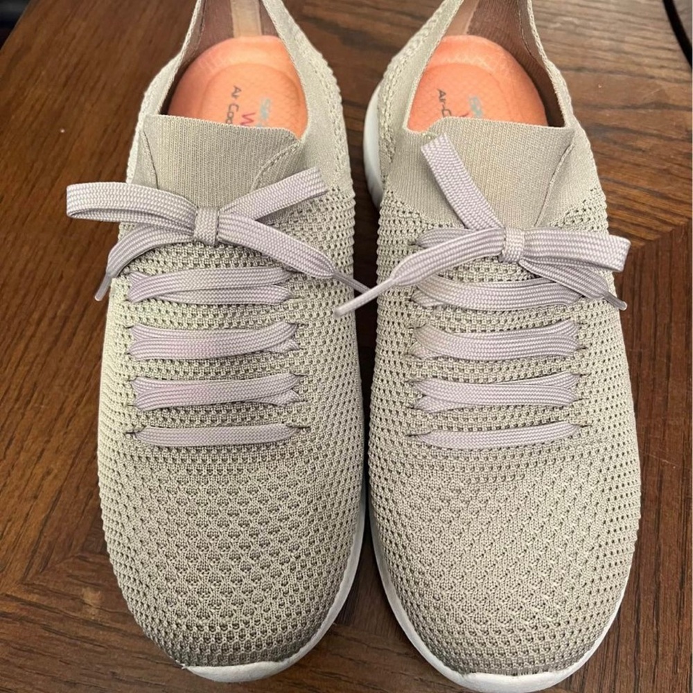Skechers Ultra Flex Sketch-knit Slip-on Memory Foam Sneaker Sz 10 WIDE